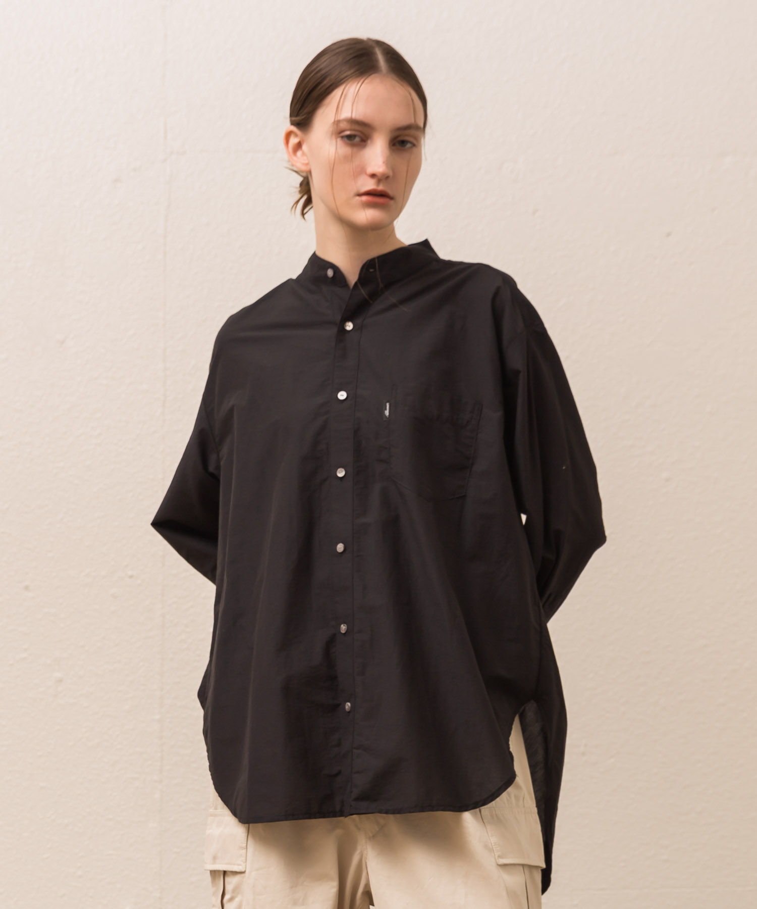 Big Silhouette Back Design Strain Shirt - BLACK